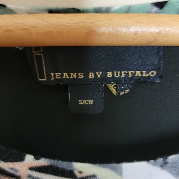 I Jeans by Buffalo | Tropical Floral Print Short Sleeve Top with Mesh Upper - Picture 4 of 4